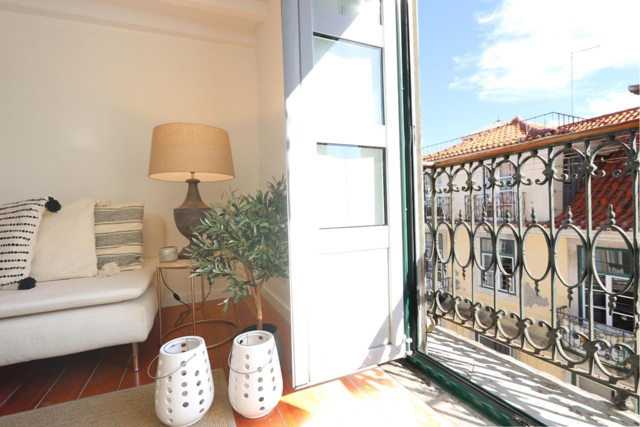 Appartement Chic Urban Retreat At Downtown With Balcony & Views à Lisboa Extérieur photo