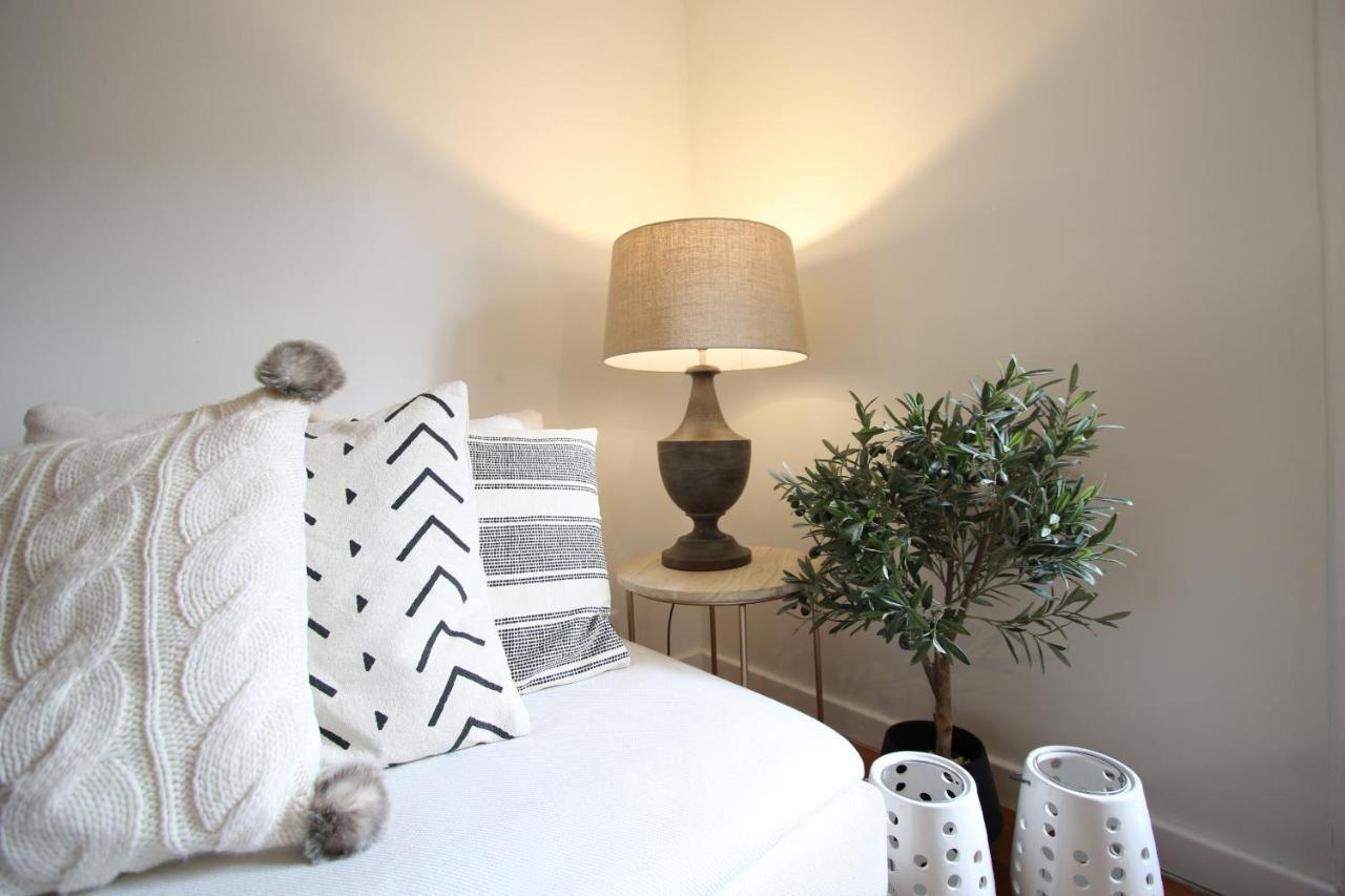 Appartement Chic Urban Retreat At Downtown With Balcony & Views à Lisboa Extérieur photo