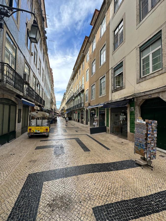Appartement Chic Urban Retreat At Downtown With Balcony & Views à Lisboa Extérieur photo